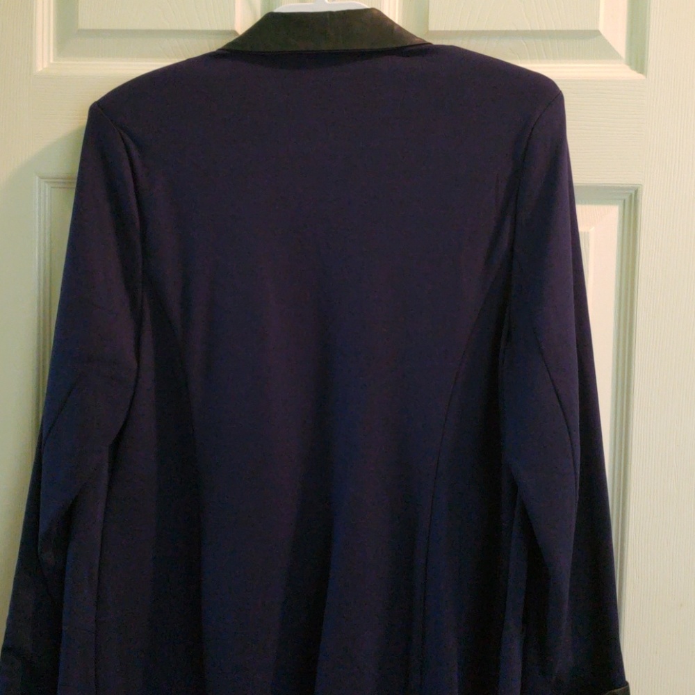 Clothes - Picture 3 of 3